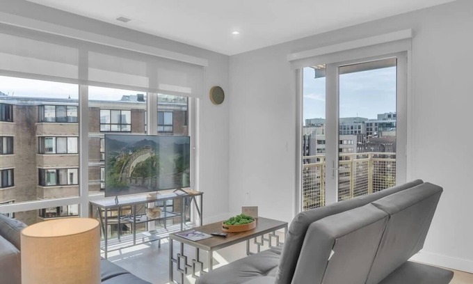 Downtown Washington D.C. Apartment | Pet-Friendly 2BR Apartment in Logan Circle - Rated 9.4/10