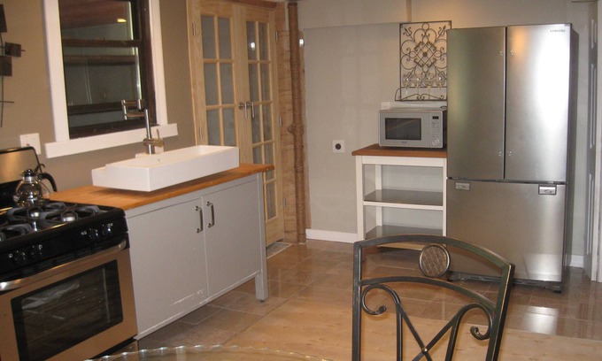 Crown Heights Apartment | Cozy 2BR Oasis with Garden in Brooklyn, New York City