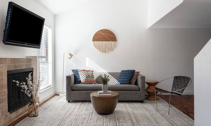 Bouldin House | 2BR Gem Heart of DT/SoCo/Zilker Pets OK + Parking