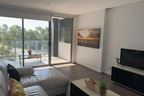 Warwick Farm Apartment | 2BR Gem Heart of Liverpool