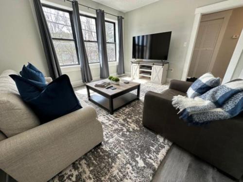Springdale Apartment | Delightful 2BR Retreat in Quaint Small Town