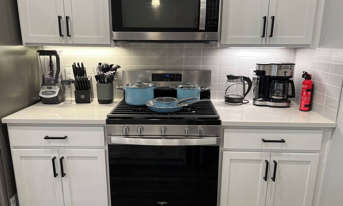 Westridge House | Ideal Retreat: 2Br with Gym, Trails & Fast Wifi