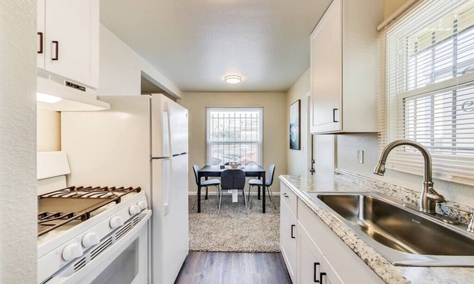 Downtown Berkeley Apartment | Family-Friendly 2BR Retreat in Berkeley Near Campus