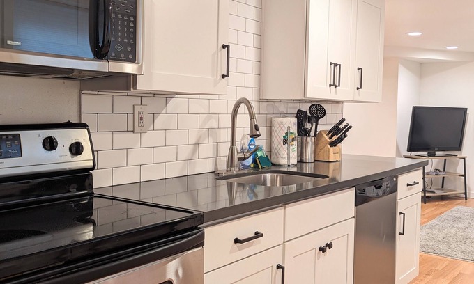 Fremont Apartment | Convenient 2BR in Seattle, Steps from Downtown & UW