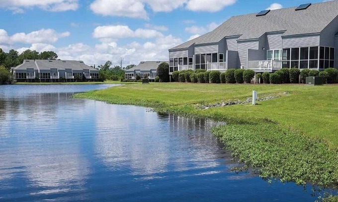 Fairfield Harbour Condo | 2br Loft River Fun for the Whole Family!