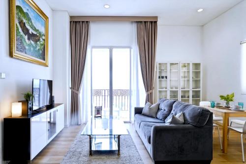 Chinatown House | Cozy Lucky Tower Residence: 2BR Condo with Pool & Spa