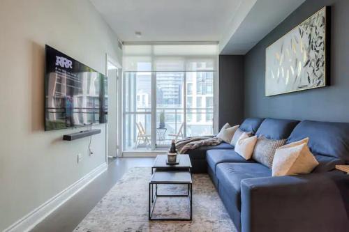 CityPlace Apartment | 2BR Luxury Apartment with 4 Beds near CN Tower- Free Parking