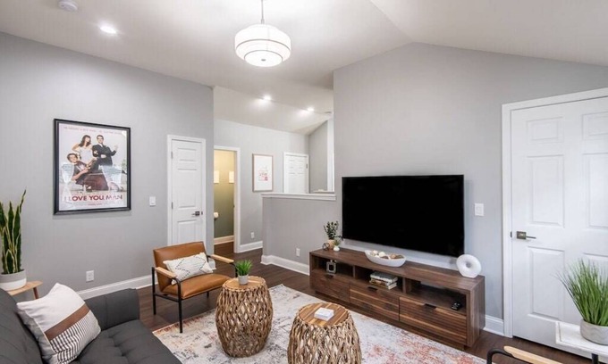 Lower East Side Apartment | Modern Luxury 2BR Unit with Ocean Views on East Side