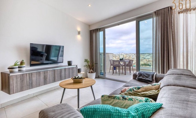Pieta Apartment | 2BR Penthouse with views overlooking Pietà Marina!