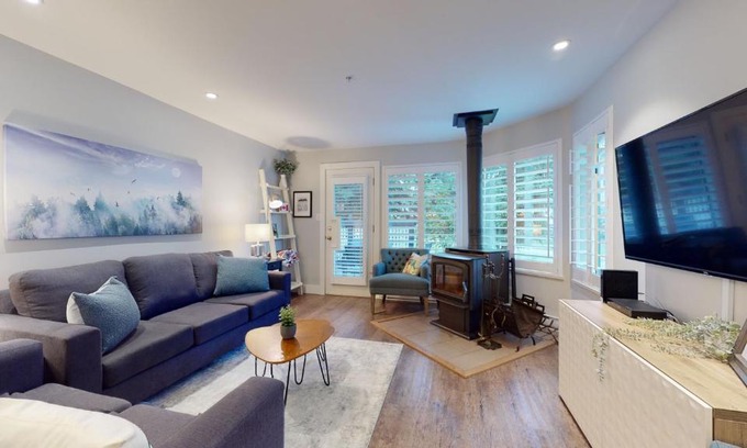 Blackcomb House | Family-Friendly 2BR Townhouse with Hot Tub in Whistler