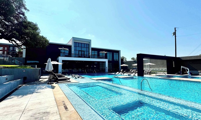 McNeil Apartment | 2BR Retreat -Gym, Pool, Parking