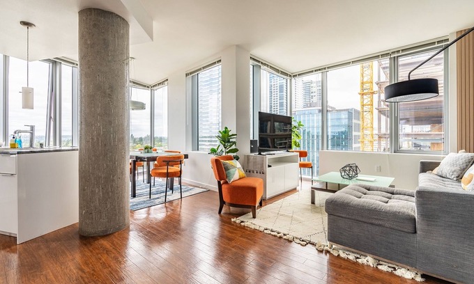 West Bellevue Apartment | Modern 2BR Sophari Experience with Pool & Gym Access