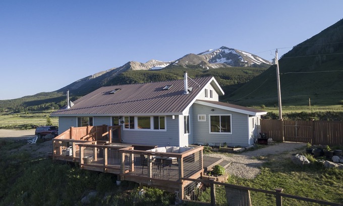 Crested Butte House | Pet-Friendly Haven with Fenced Yard & Breathtaking Views