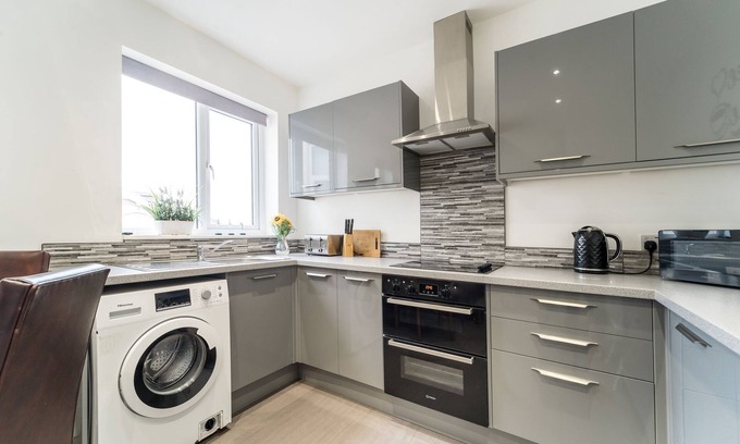 Southport Apartment | Pet-Friendly Birkdale Southport Apartment for 5 Guests