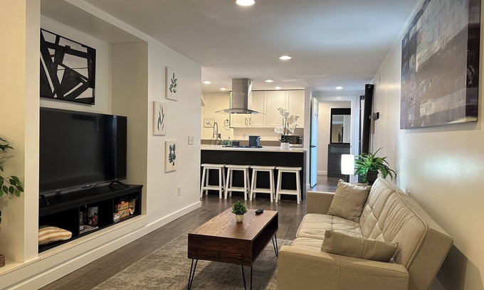Lake Forest Park Apartment | Guest Rated 9.8: Cozy 2BR Suite by Lake Washington