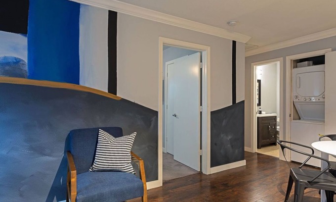 MacGregor Apartment | Explore The TMC Flats: Family-Friendly Stay by Hermann Park