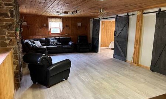 Wellsboro House | Explore Wellsboro Rail Trail 2: Pet-Friendly Retreat