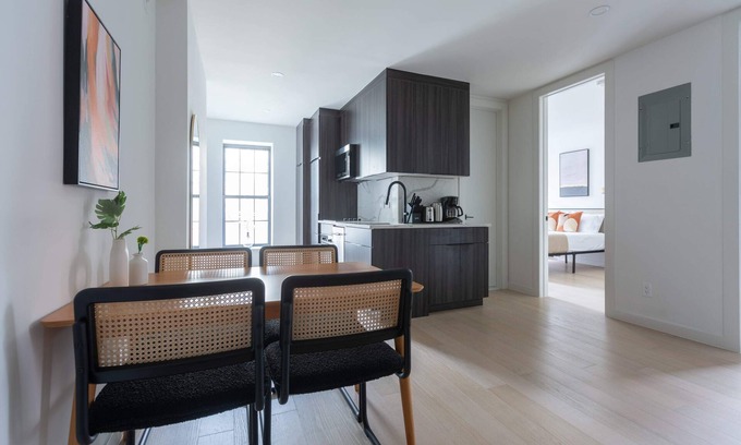 Greenpoint Apartment | Convenient 2BR Getaway with Kitchen Near Subway