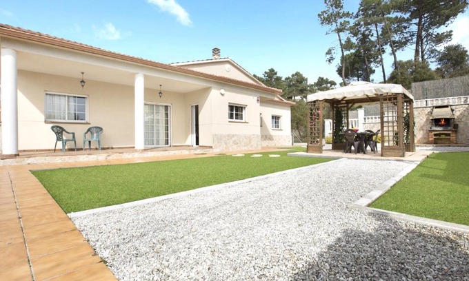 Vidreres Villa | Pet-Friendly Retreat at 2Caro in Lloret de Mar