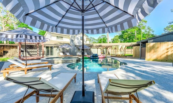 Cypress House | Premier Suites with Pickleball, Spa & Arcade Fun Await