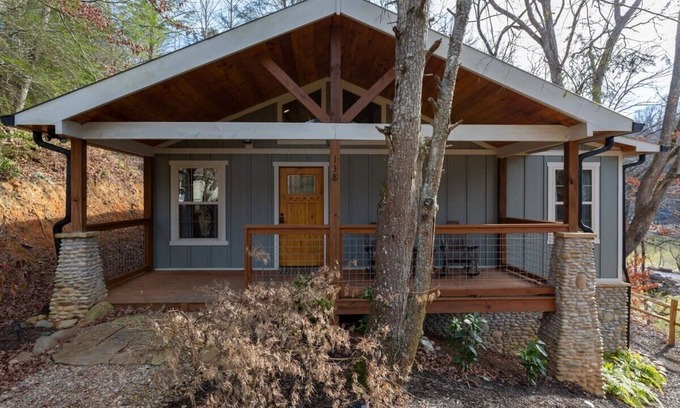 Pittman Center Cabin | Perfect Getaway: Steps to National Park & Gatlinburg Fun