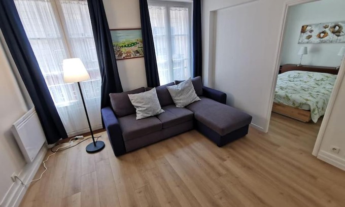 Saint-Germain-en-Laye Apartment | Cozy Wei&Pei Apartment in St Germain En Laye Center