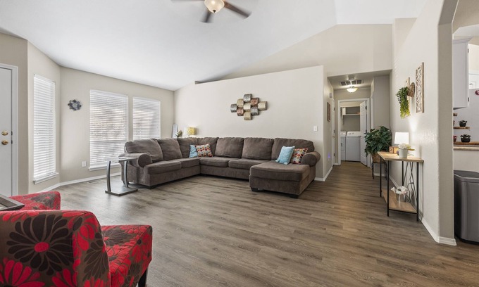 Nampa House | Spacious Retreat Steps from Ridgecrest Golf with Pool