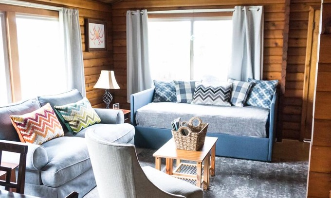 Craig Cabin | Pet-Friendly 2nd and Spruce Cabin with Ocean View Amenities