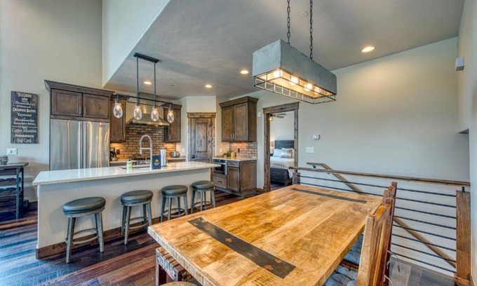 Frisco House | Exceptional 2nd Ave Luxury Hotel with Family-Friendly Amenities