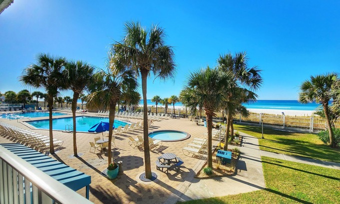 Panama City Beach Condo | Beachfront Resort with Ocean View and Free Beach Chairs