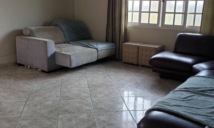 Jardim Caicara House | Convenient 2nd Floor Retreat Near Shopping and Family Fun