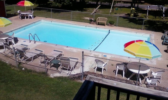 Indian Point Apartment | Inviting Poolside Studio with Kitchenette & Ocean View