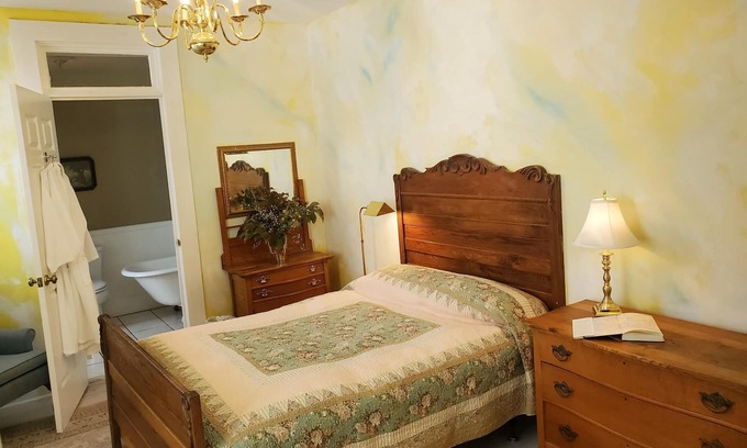Cowan Hotel | Exceptional 2nd Floor Q. Room with Family-Friendly Amenities