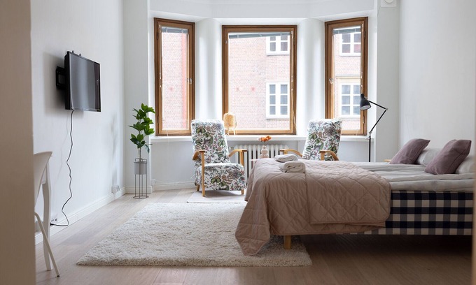 Toolo Apartment | Stylish 3BR Center Home - Perfect for Families & Guests