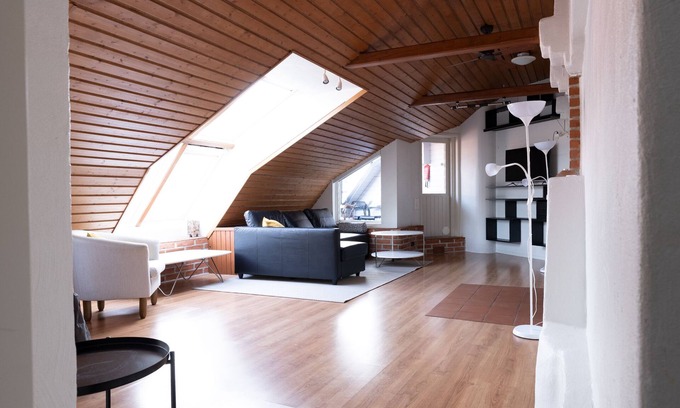 Etu-Toolo Apartment | Elegant 2ndhomes Penthouse with Balcony & Family Amenities