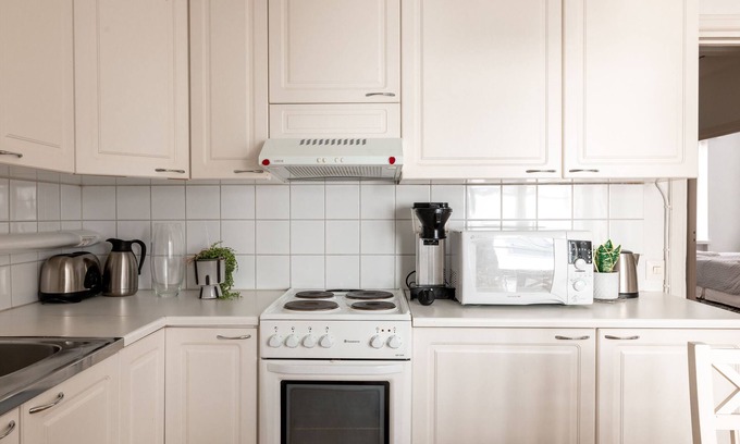 Kaartinkaupunki Apartment | Bright 2BR Apartment with Kitchen & Breakfast Included
