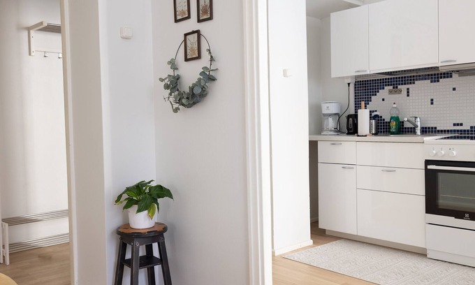 Kaartinkaupunki Apartment | Bright City Studio with Kitchen, Breakfast & Family-Friendly