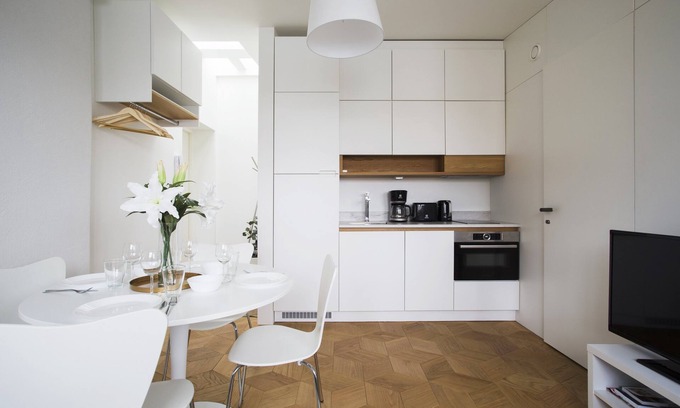 Ullanlinna Apartment | Bright Ullanlinna Penthouse with Kitchen & Breakfast Included