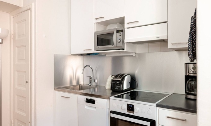 Kaartinkaupunki Apartment | Cozy Studio near Esplanade Park with Kitchen & Breakfast
