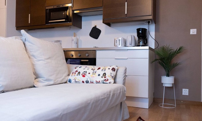 Kluuvi Apartment | Cozy 1BR Home with Kitchen and Breakfast in Great Location