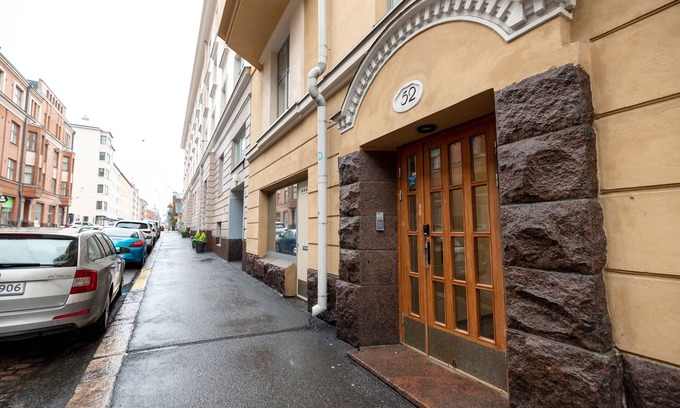 Hietalahti Apartment | Cozy Studio Retreat in Kamppi with Kitchen & Breakfast