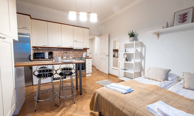 Punavuori Apartment | Cozy Top Floor Studio with Kitchen & Breakfast Included