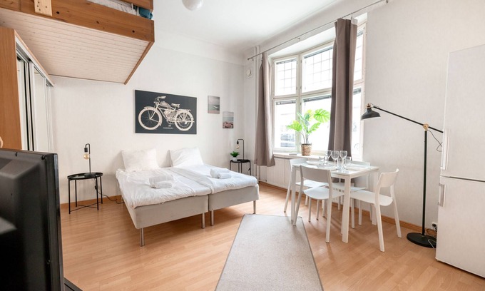 Etu-Toolo Apartment | Cozy Kamppi Apartments with Ocean Views and Kitchen Access