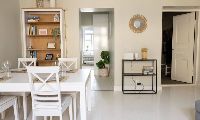 Ullanlinna Apartment | Modern 1BR Home in Ullanlinna with Breakfast & Kitchen