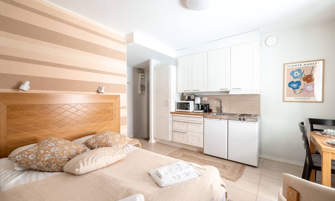 Kaartinkaupunki Apartment | Cozy Studio Retreat Near Esplanade Park with Breakfast