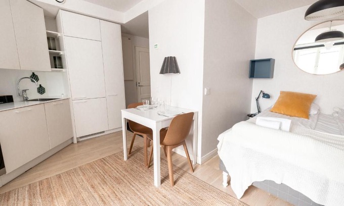 Kamppi Apartment | Comfortable 2ndhomes Studio in Bulevardi - Family-Friendly