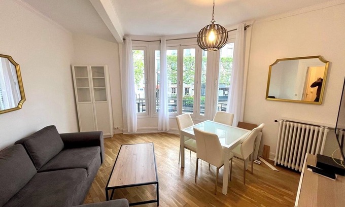 Centre Ville Apartment | Modern 2P Boulogne with Kitchen & Breakfast Included