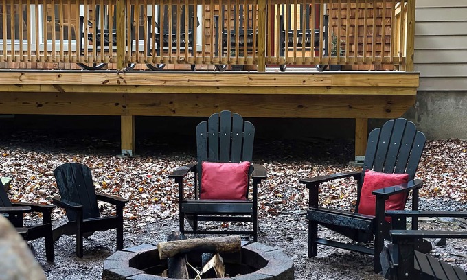 Pocono Lake Cabin | Pet-Friendly Lakeview Cabin with Heated Pools & Golf Cart