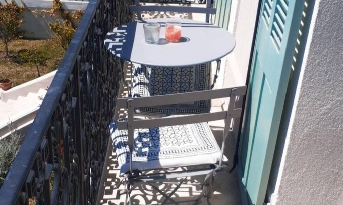 Carnot Apartment | Ideal Oceanfront Retreat: Pool, Parking & Steps to Cannes
