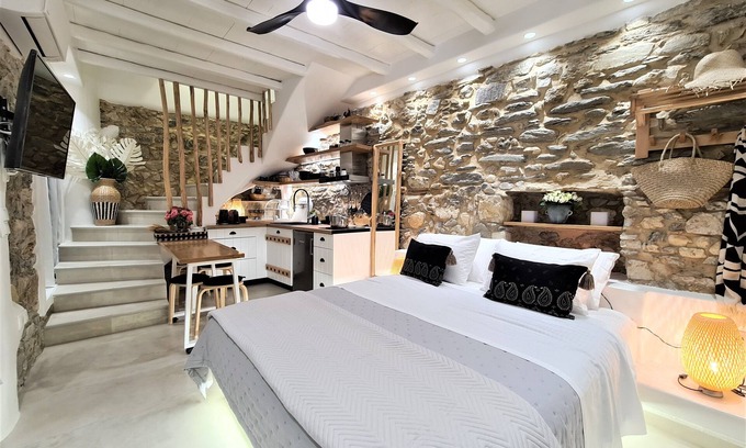 Naxos Apartment | Unforgettable Ocean View Studio in Manda Old Town